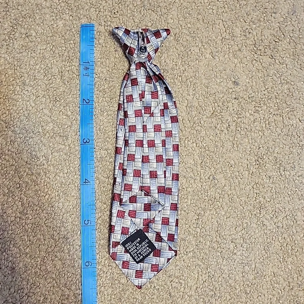 Boys clip on tie.